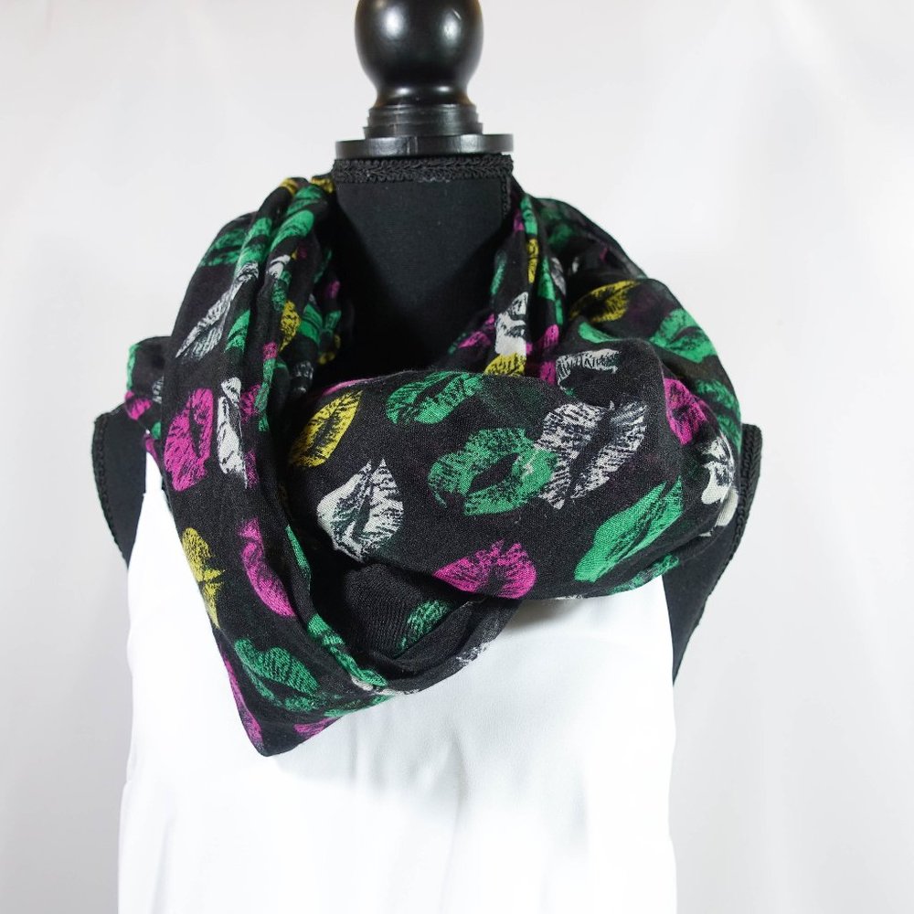 🛍lightweight black scarf with lip designs